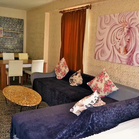 Apart Otel King Suit